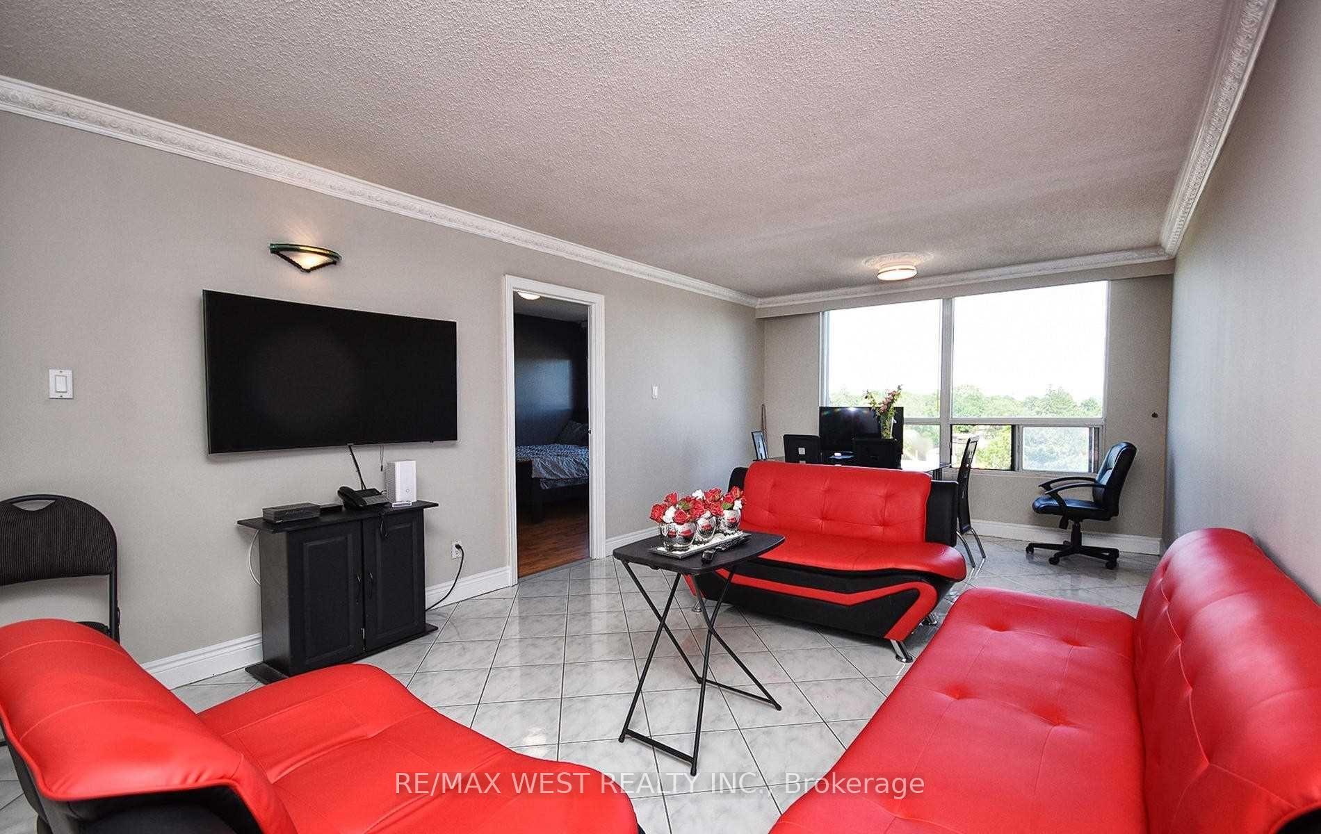 4 Bedrooms Condo at 1 Reidmount, Toronto For sale