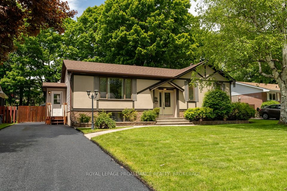611 Bourne