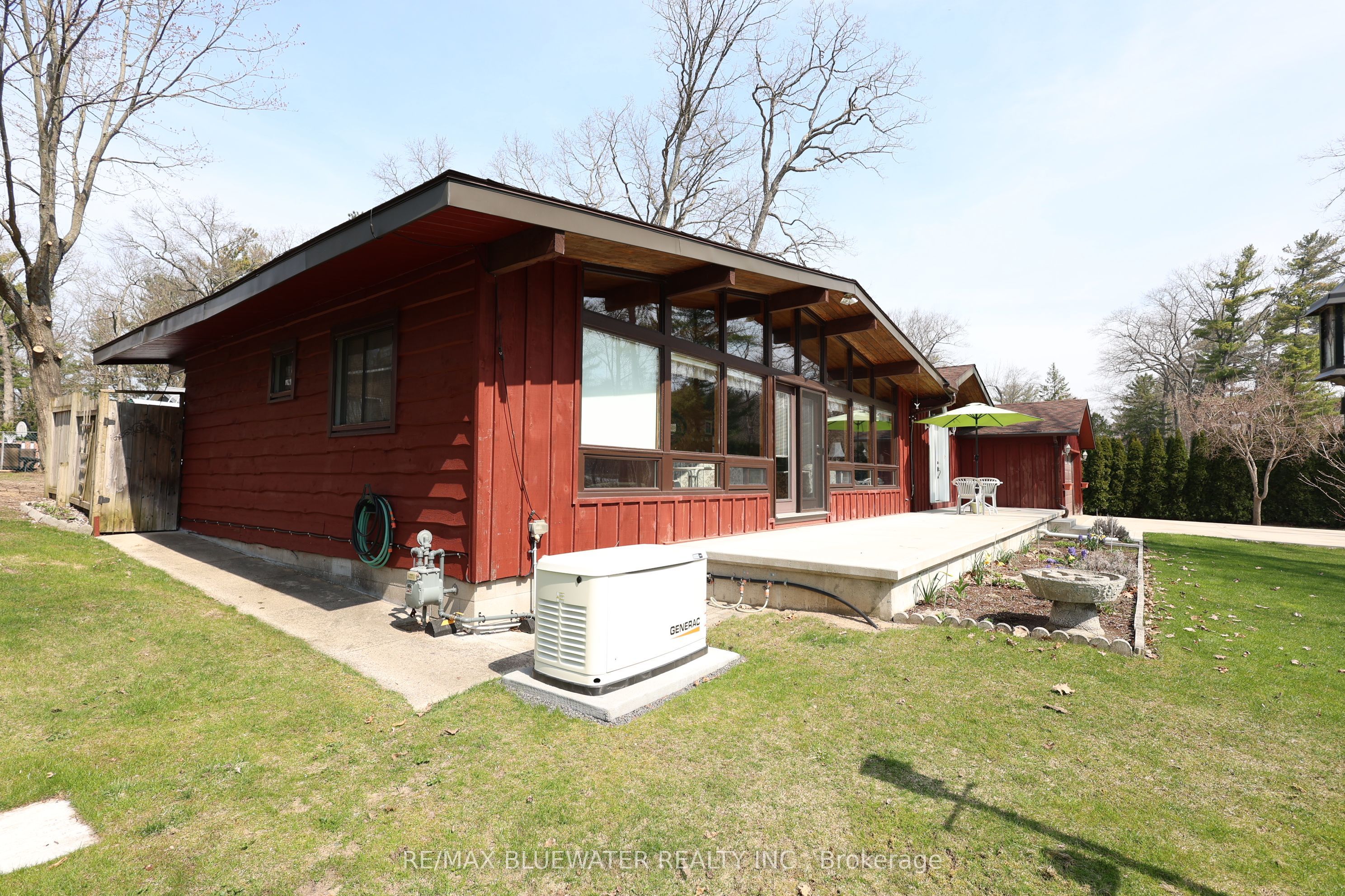 10112 Edmonds Boulevard, Lambton Shores, ON N0M 1T0