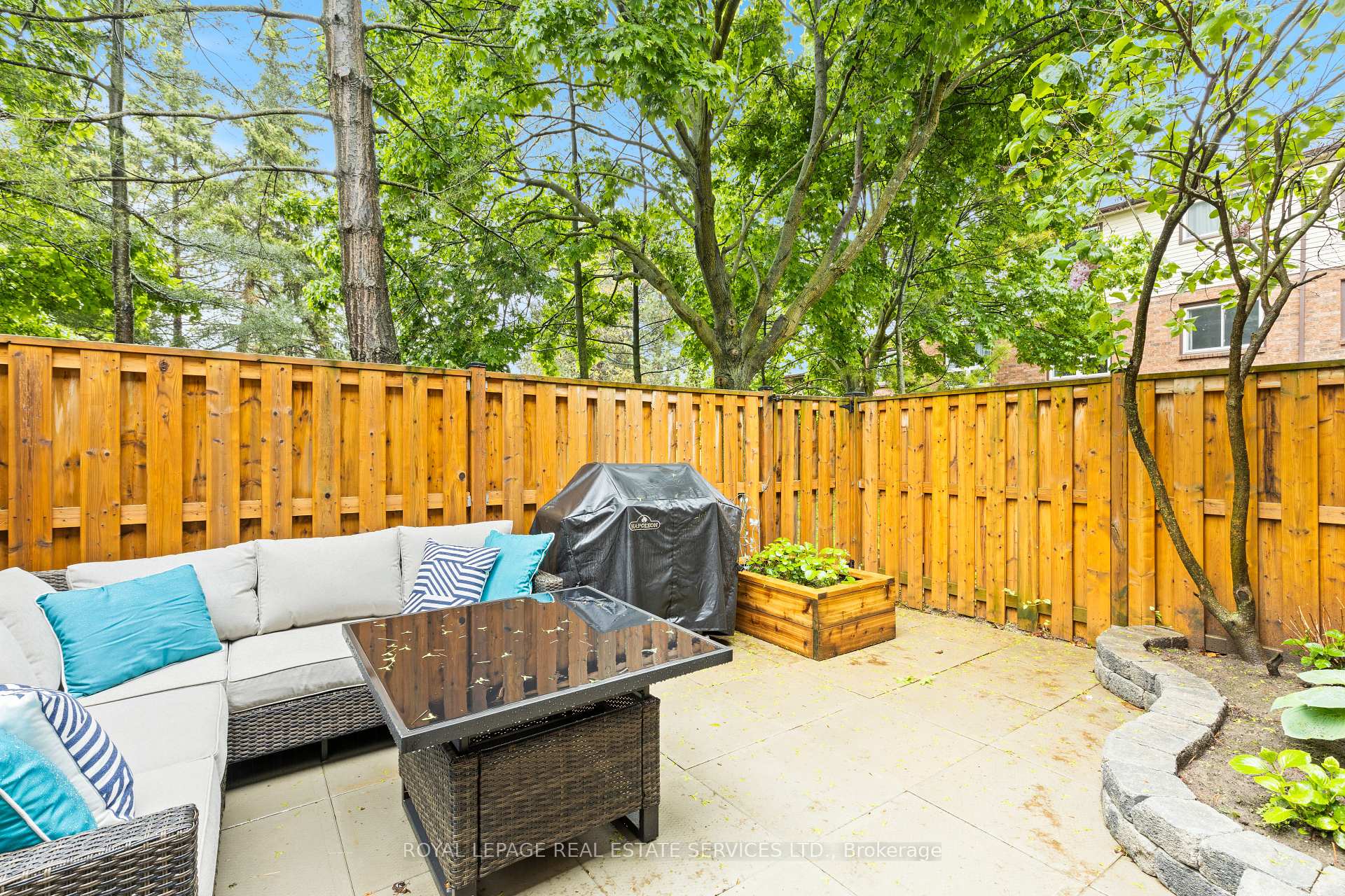 3 Bedrooms Condo at 2065 Amherst Heights, Burlington For sale