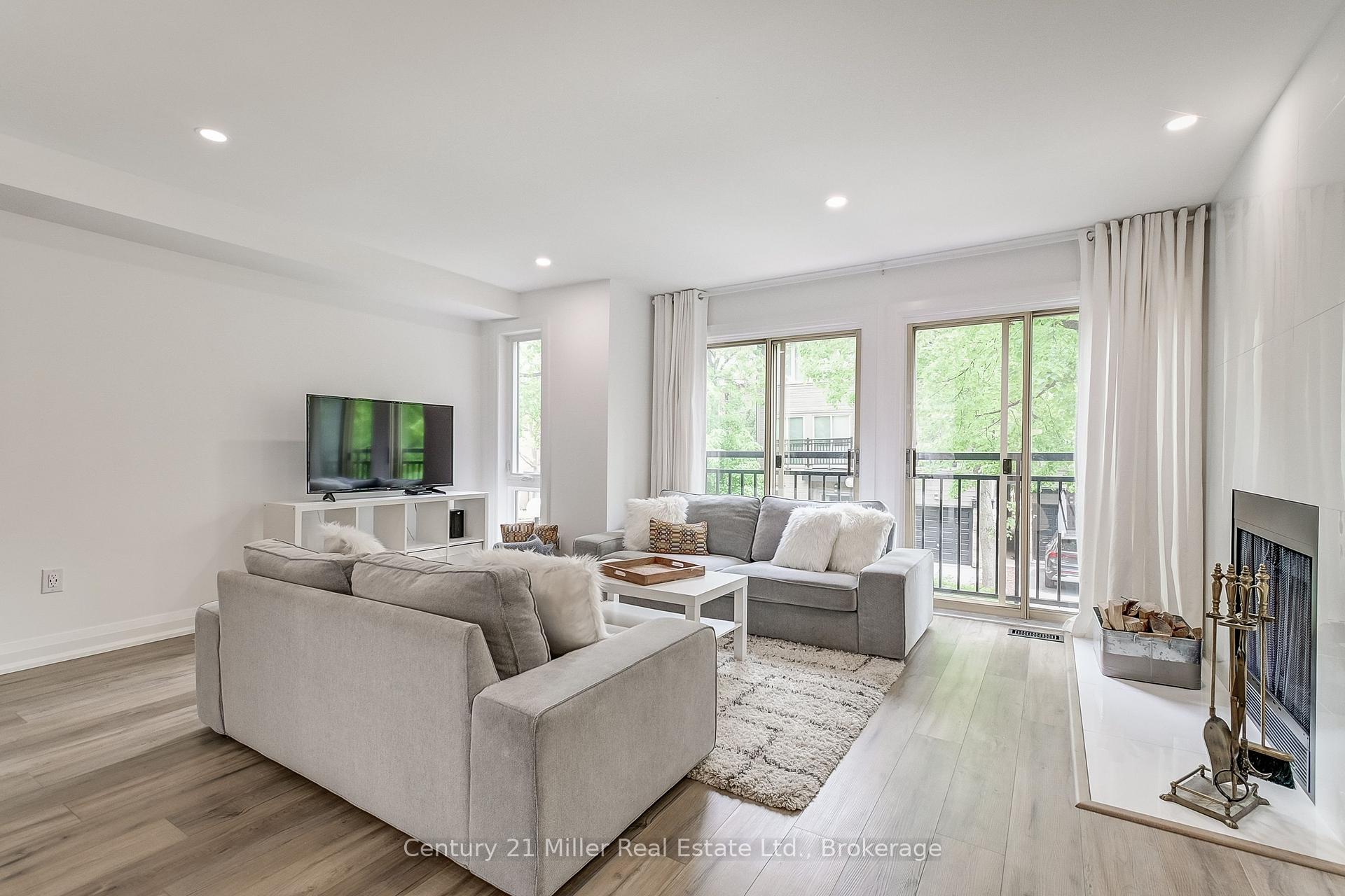 3 Bedrooms Condo at 1120 Queens, Oakville For sale