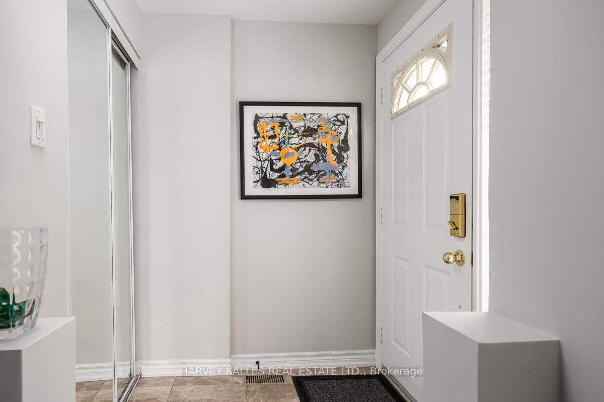 18 Clark Avenue W 64