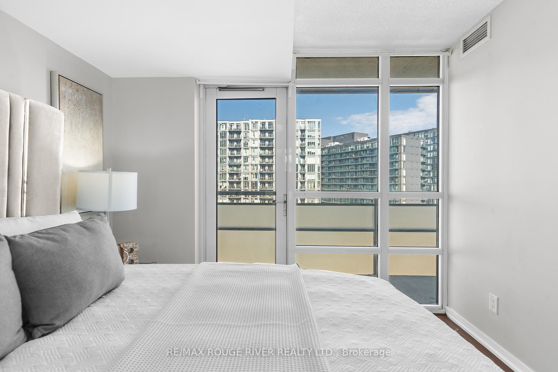 2 Bedrooms Condo at 38 Joe Shuster,  Toronto For sale