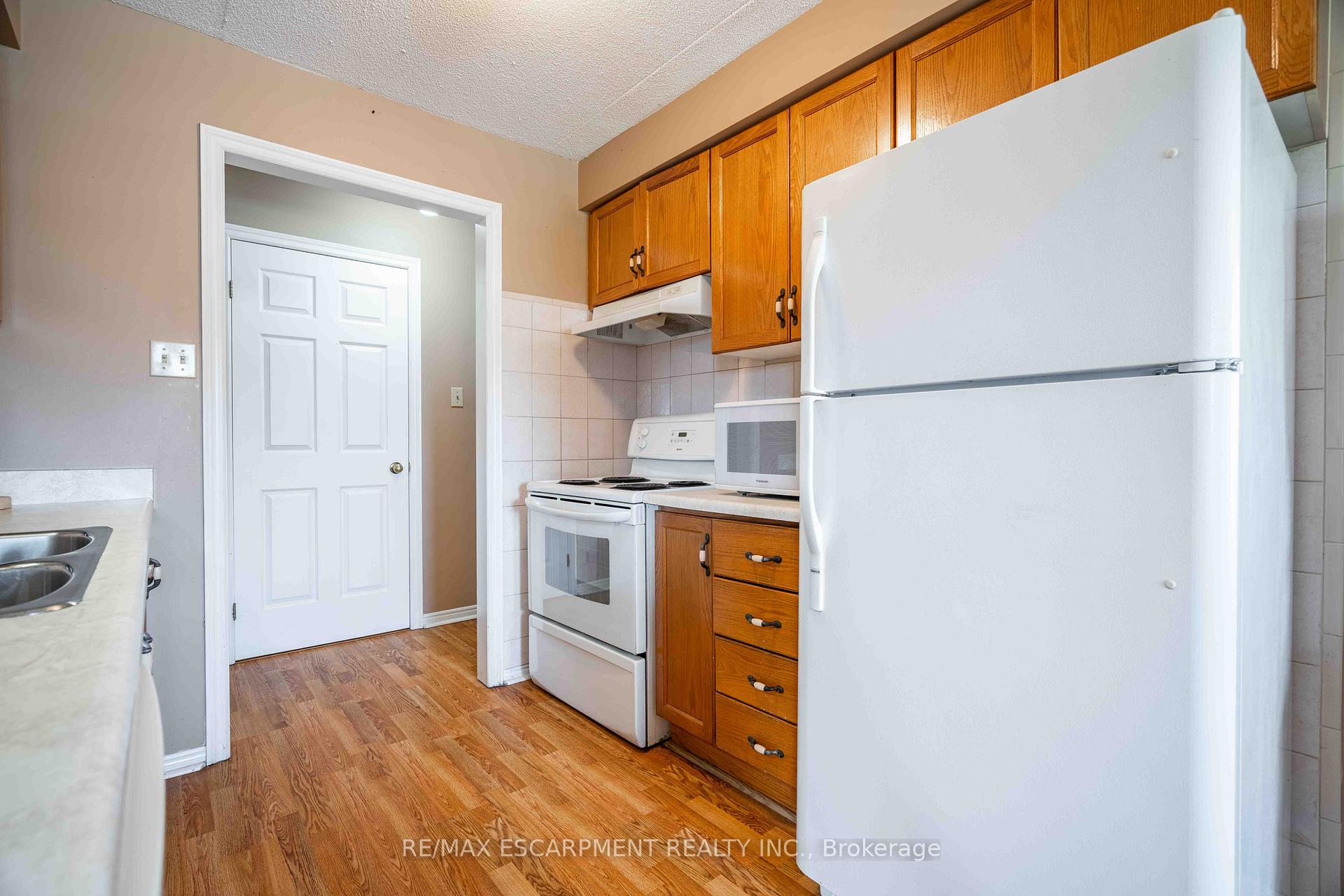 2 Bedrooms Condo at 416 Limeridge, Hamilton For sale