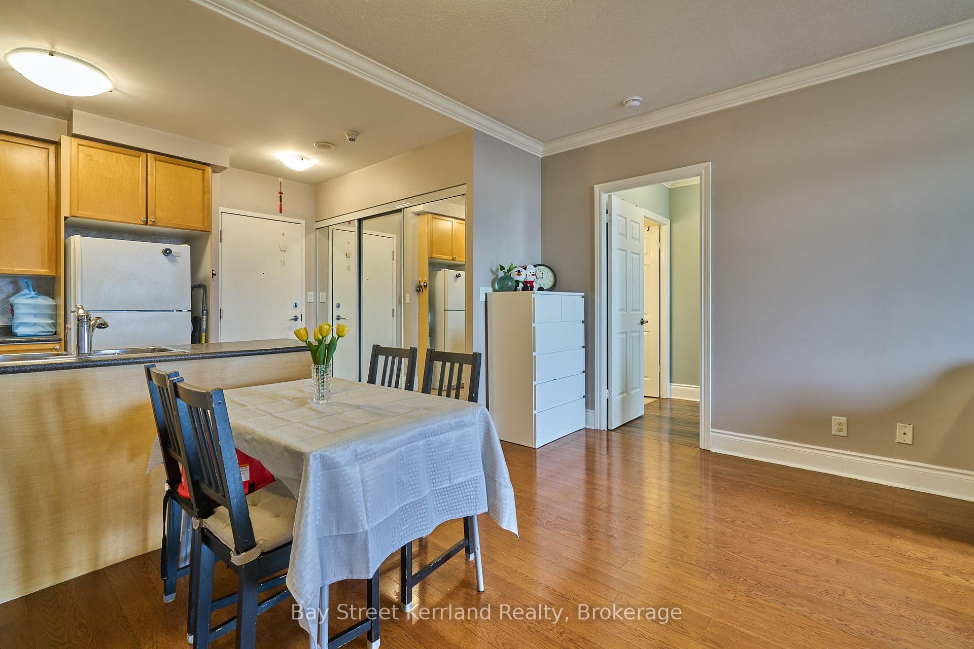 2 Bedrooms Condo at 3880 Duke Of York,  Mississauga For sale