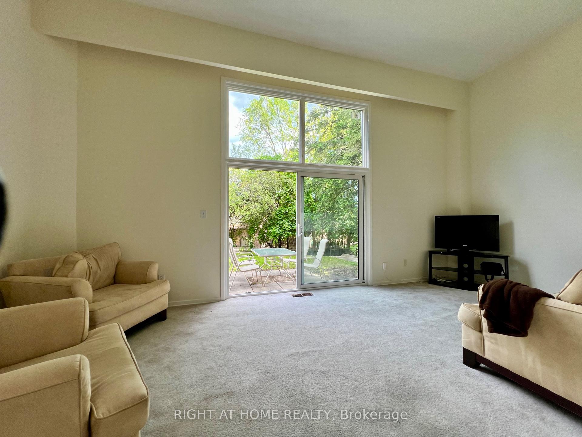 4 Bedrooms Condo at 286 Sprucewood, Toronto For sale