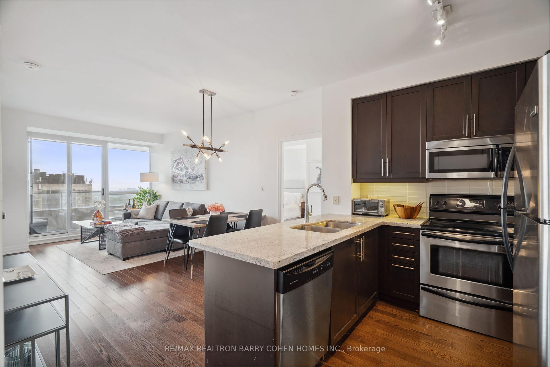 2 Bedrooms Condo at 500 St Clair, Toronto For sale