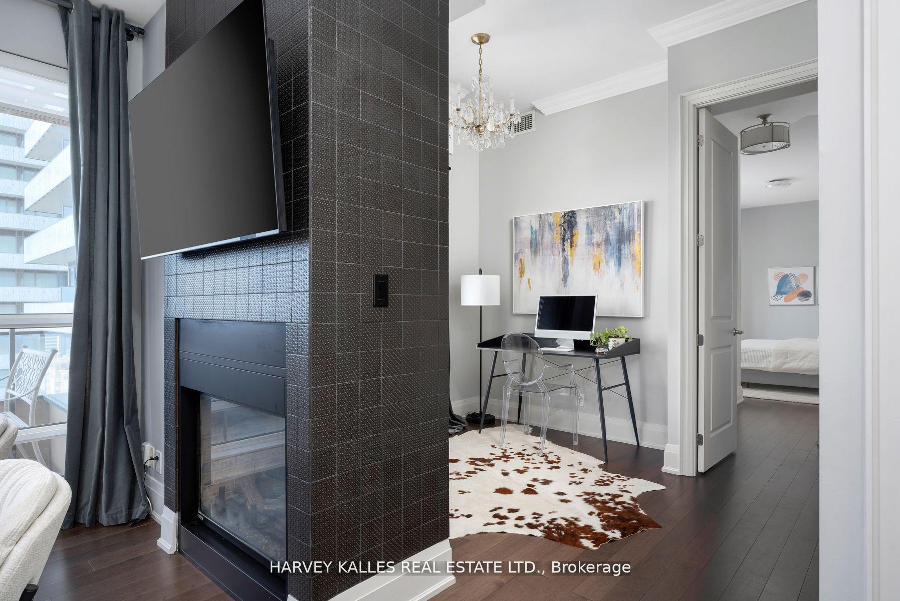 3 Bedrooms Condo at 35 Hayden, Toronto For sale
