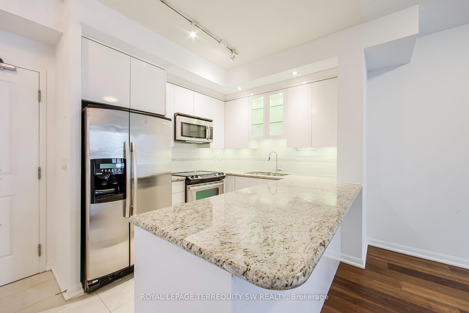 3 Bedrooms Condo at 628 Fleet, Toronto For sale