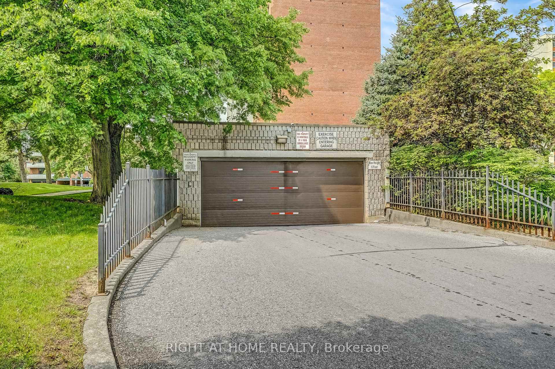 2 Bedrooms Condo at 1250 Bridletowne, Toronto For sale