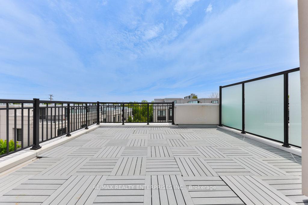 2 Bedrooms Condo at 657 Cricklewood, Mississauga For sale