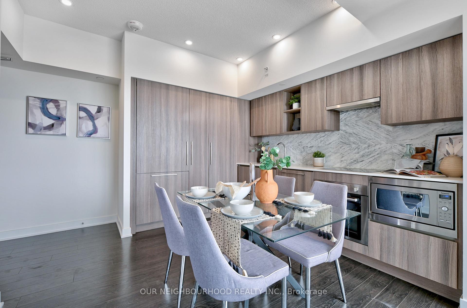 3 Bedrooms Condo at 19 Bathurst, Toronto For sale