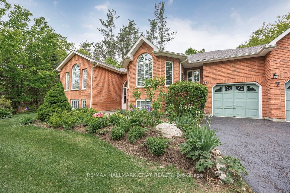 7 Pineview Drive, Oro-Medonte, ON L0L 2L0