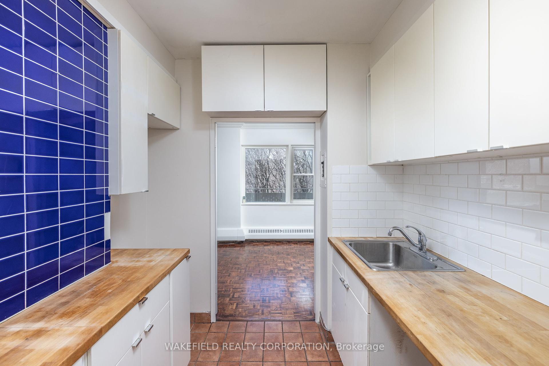 2 Bedrooms Co-op at 21 Dale,  Toronto For sale