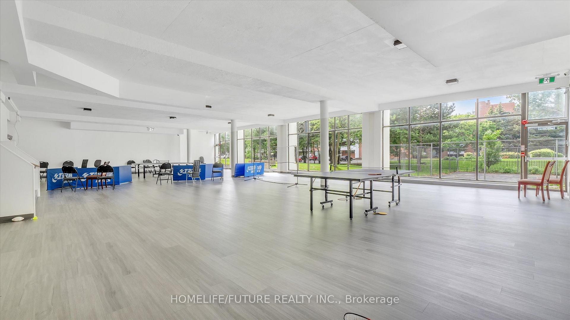 2 Bedrooms Condo at 10 Stonehill, Toronto For sale