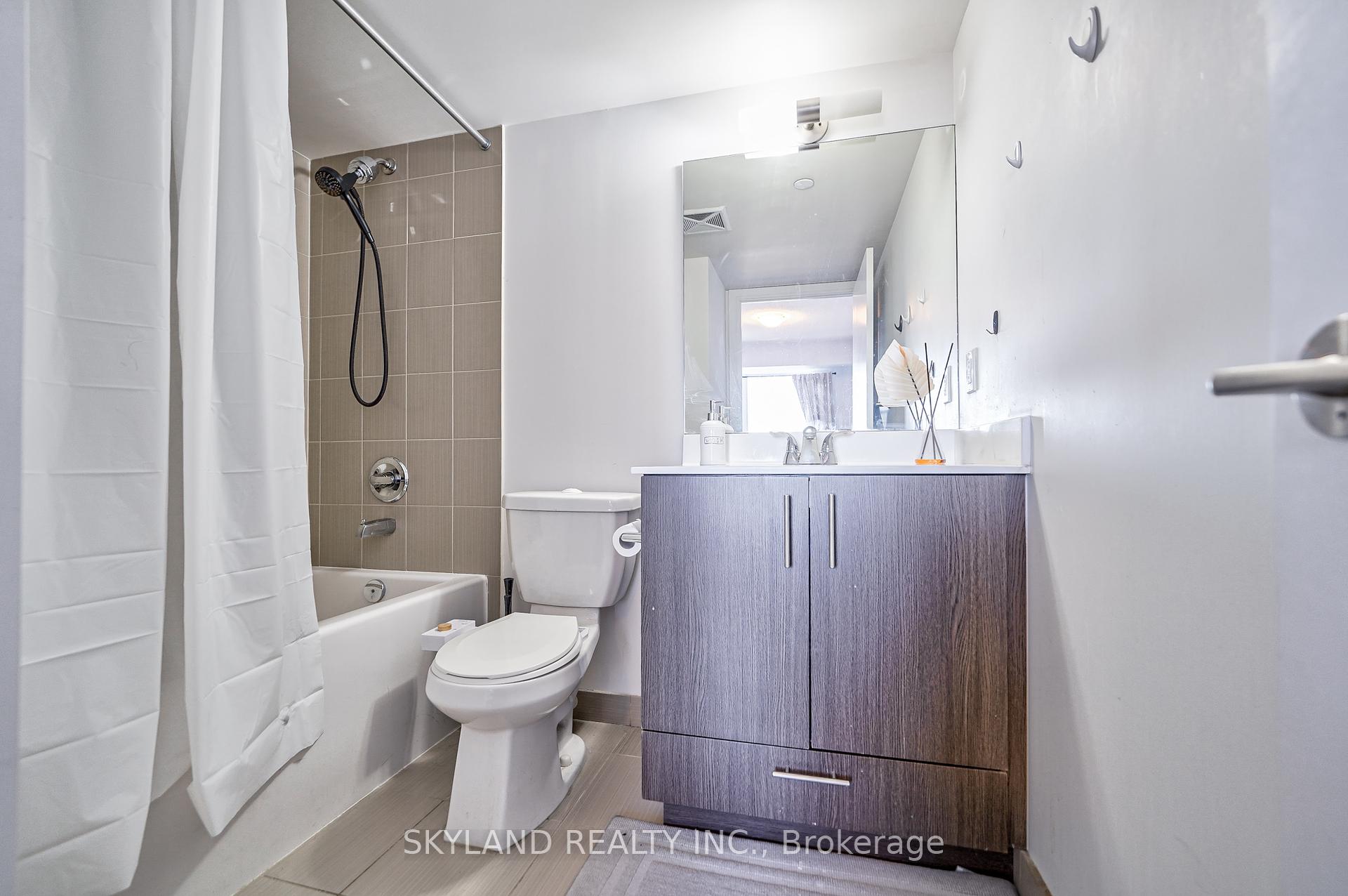 2 Bedrooms Condo at 255 Village Green, Toronto For sale