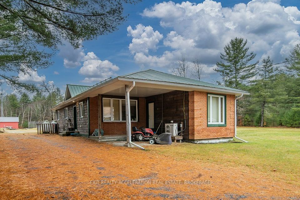 14 West Park Lane, Addington Highlands, ON K0H 2G0