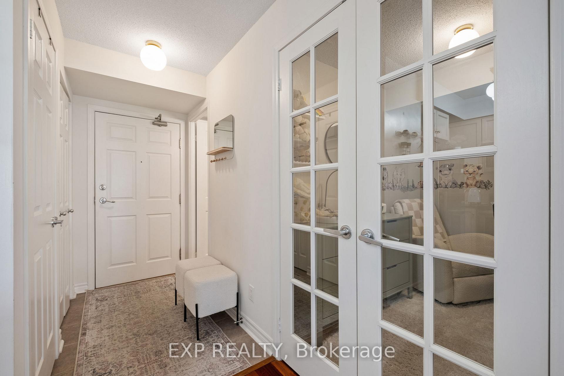 2 Bedrooms Condo at 19 Barberry, Toronto For sale