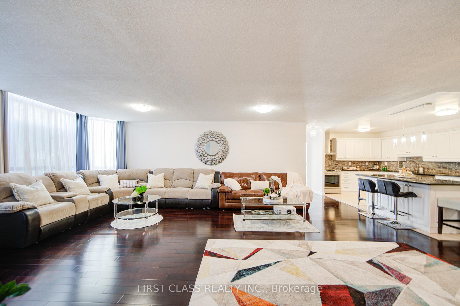 3 Bedrooms Condo at 25 Bamburgh, Toronto For sale