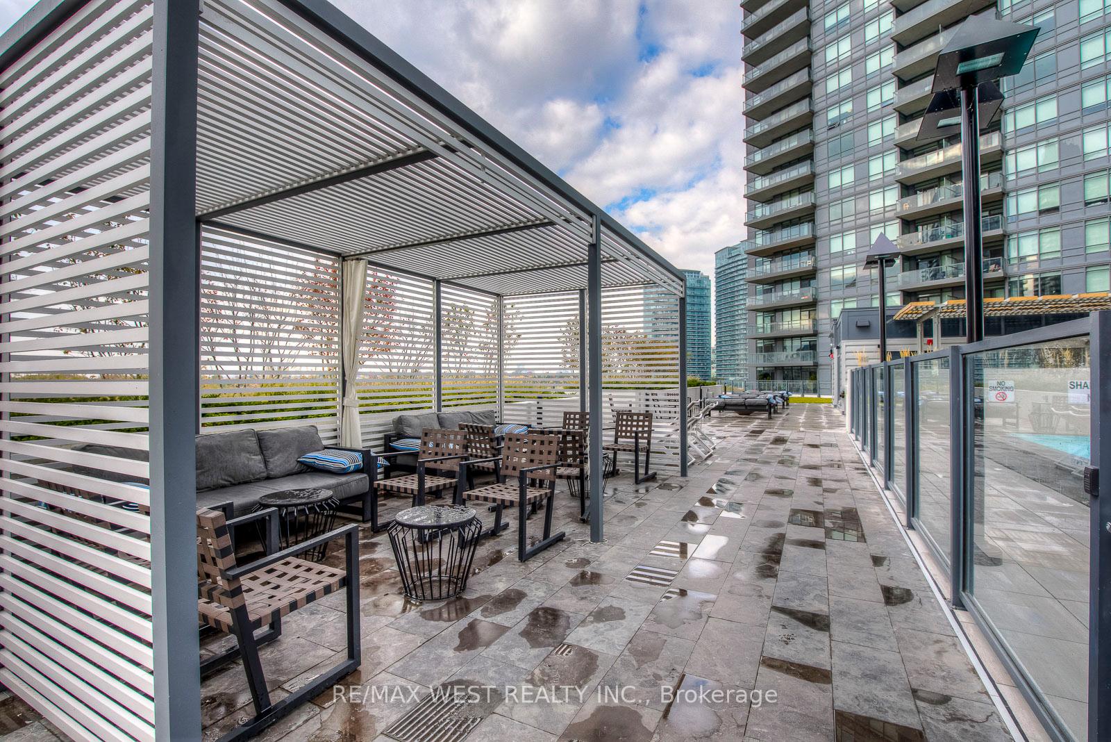 1 Bedroom Condo at 10 Park Lawn, Toronto For sale