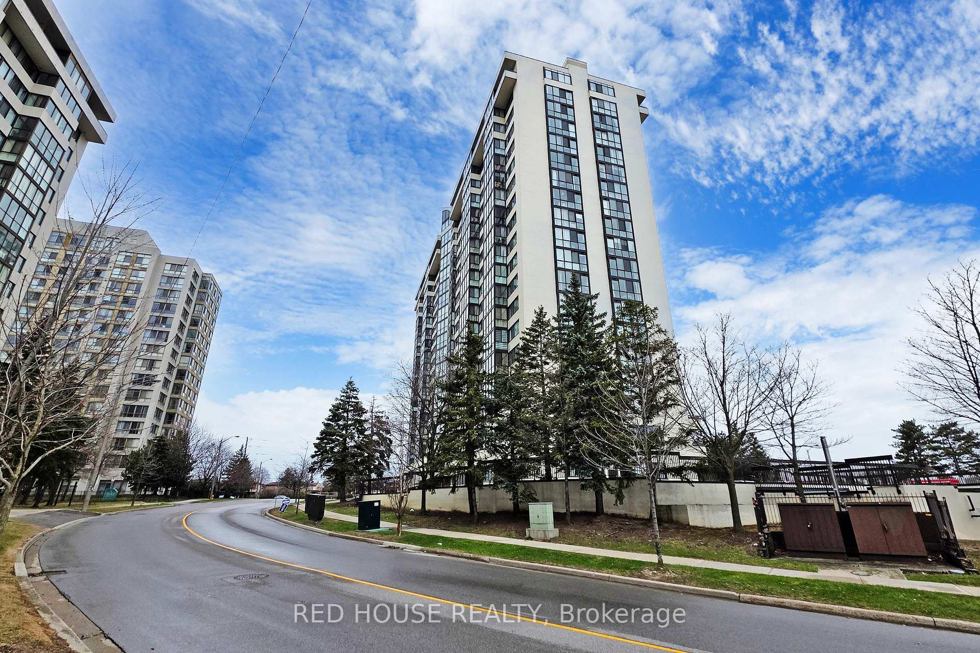 2 Bedrooms Condo at 10 Markbrook,  Toronto For sale