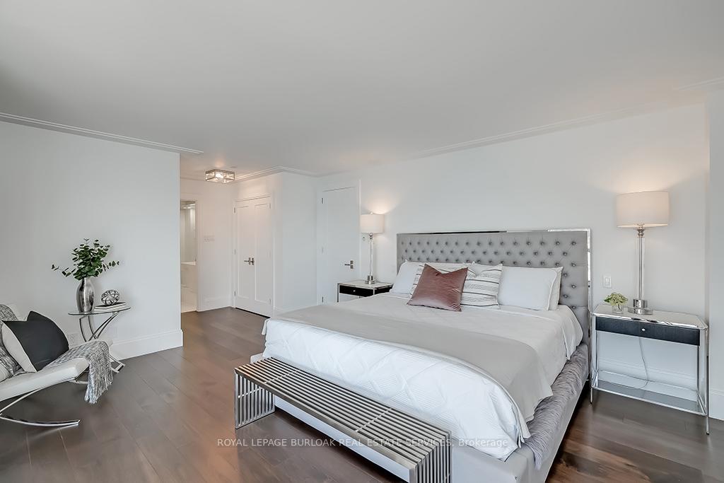 2 Bedrooms Condo at 2190 Lakeshore, Burlington For sale