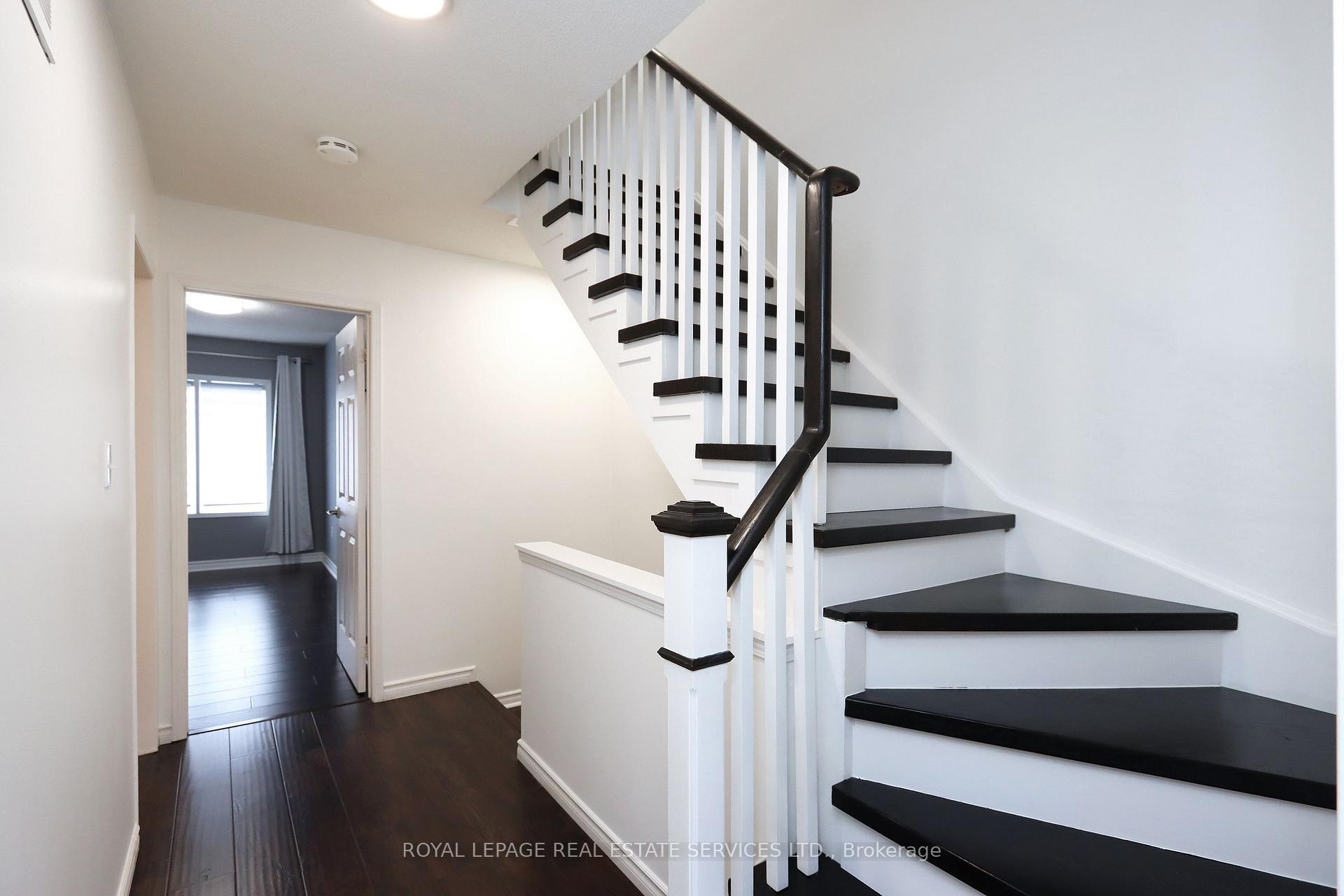 4 Bedrooms Condo at 1168 Arena, Mississauga For sale