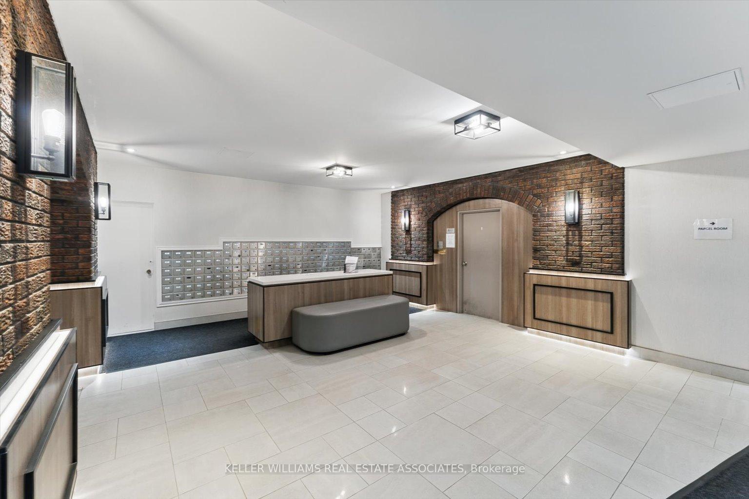 2 Bedrooms Condo at 966 Inverhouse, Mississauga For sale