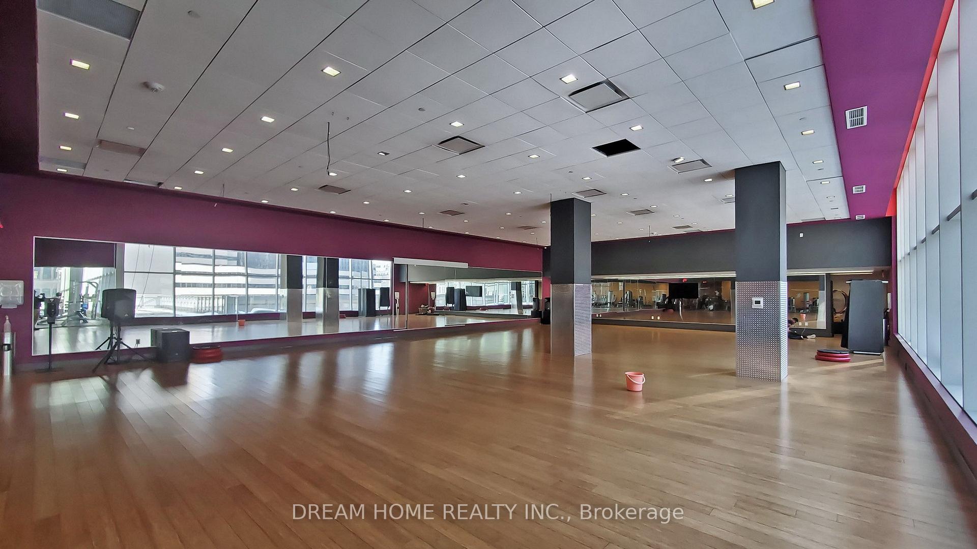 2 Bedrooms Condo at 386 Yonge, Toronto For sale