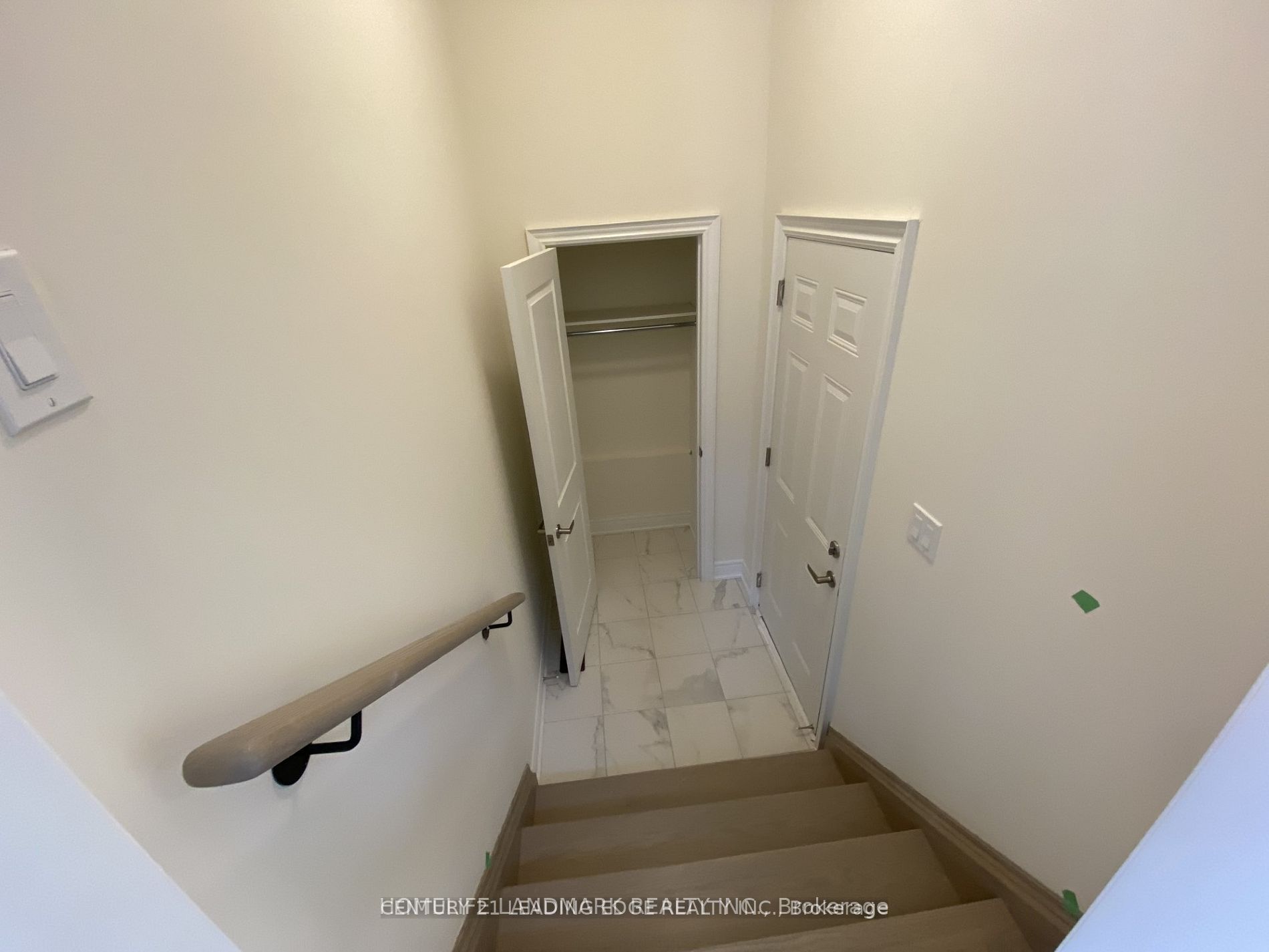 2 phillipsen Way