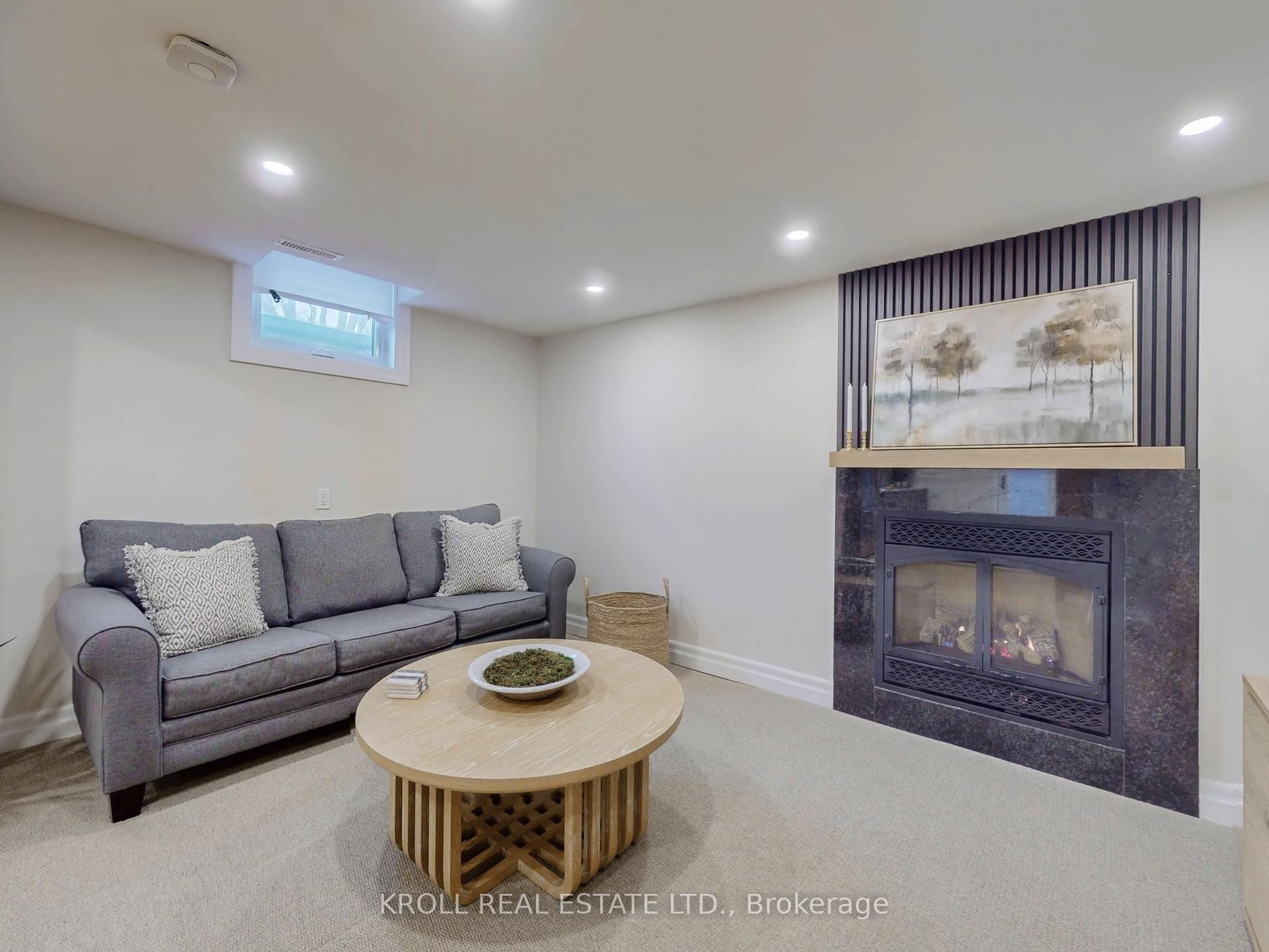 2974 Pettigrew Crescent