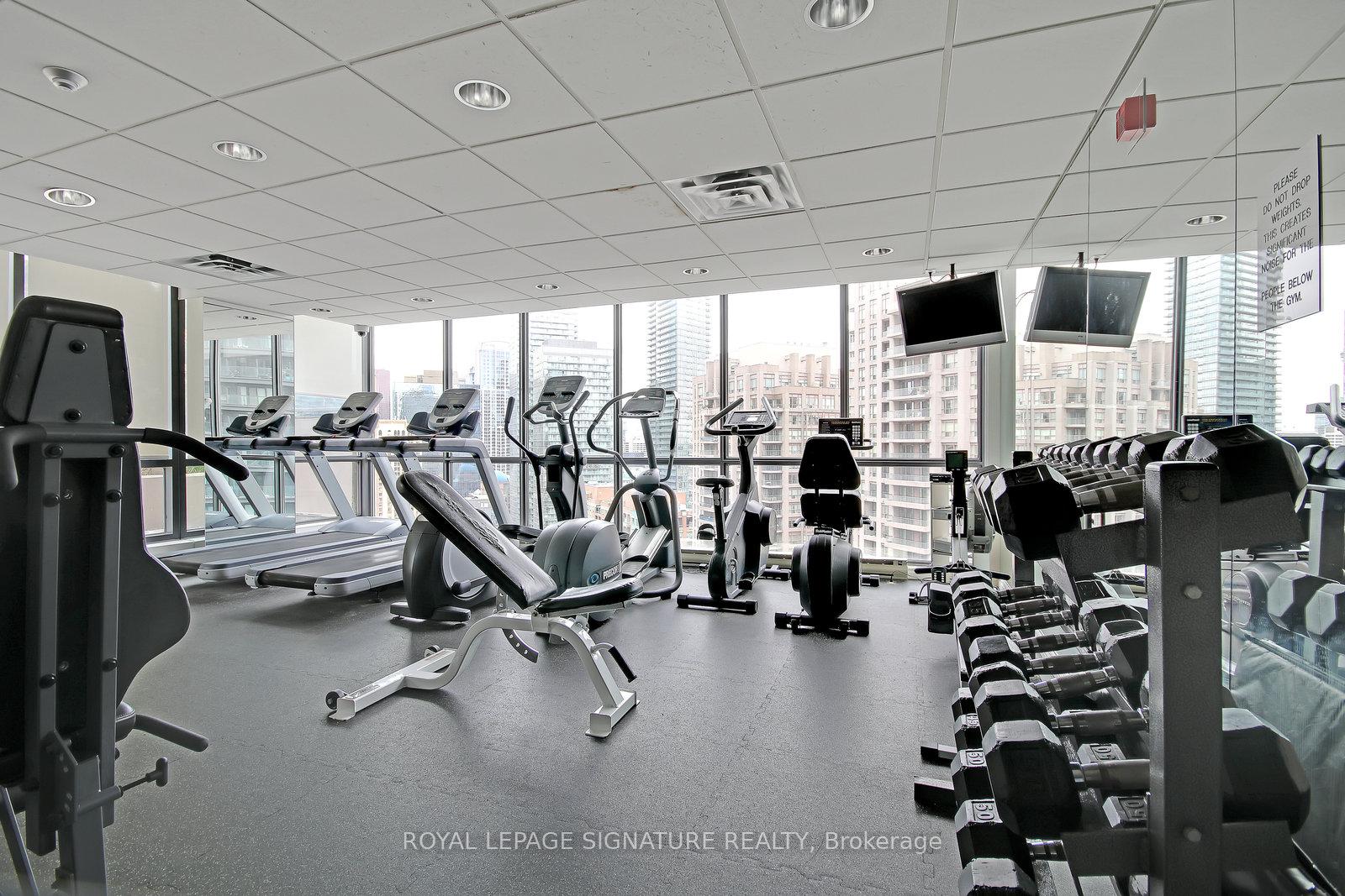 2 Bedrooms Condo at 24 Wellesley, Toronto For sale