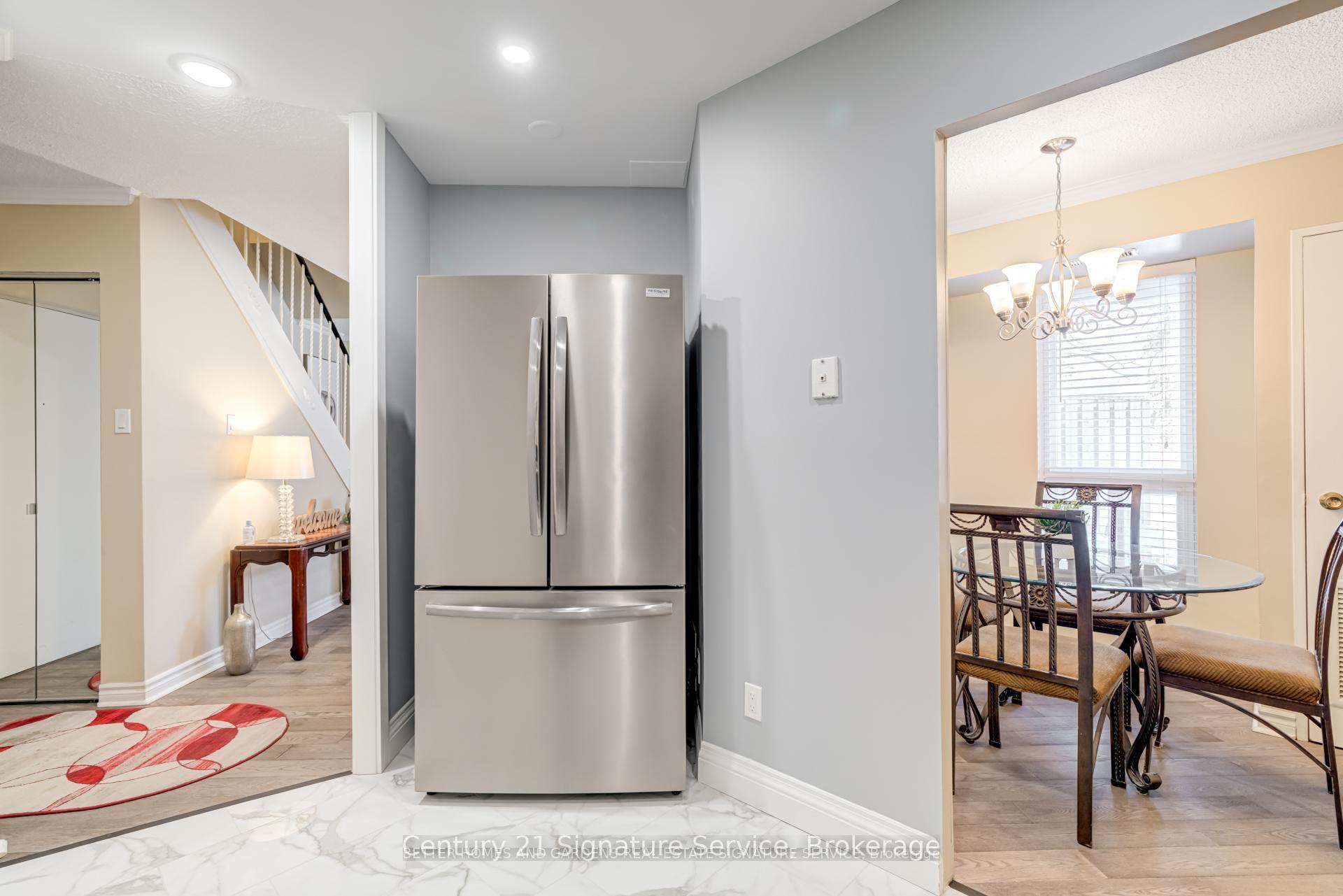 2 Bedrooms Condo at 2001 Bonnymede, Mississauga For sale