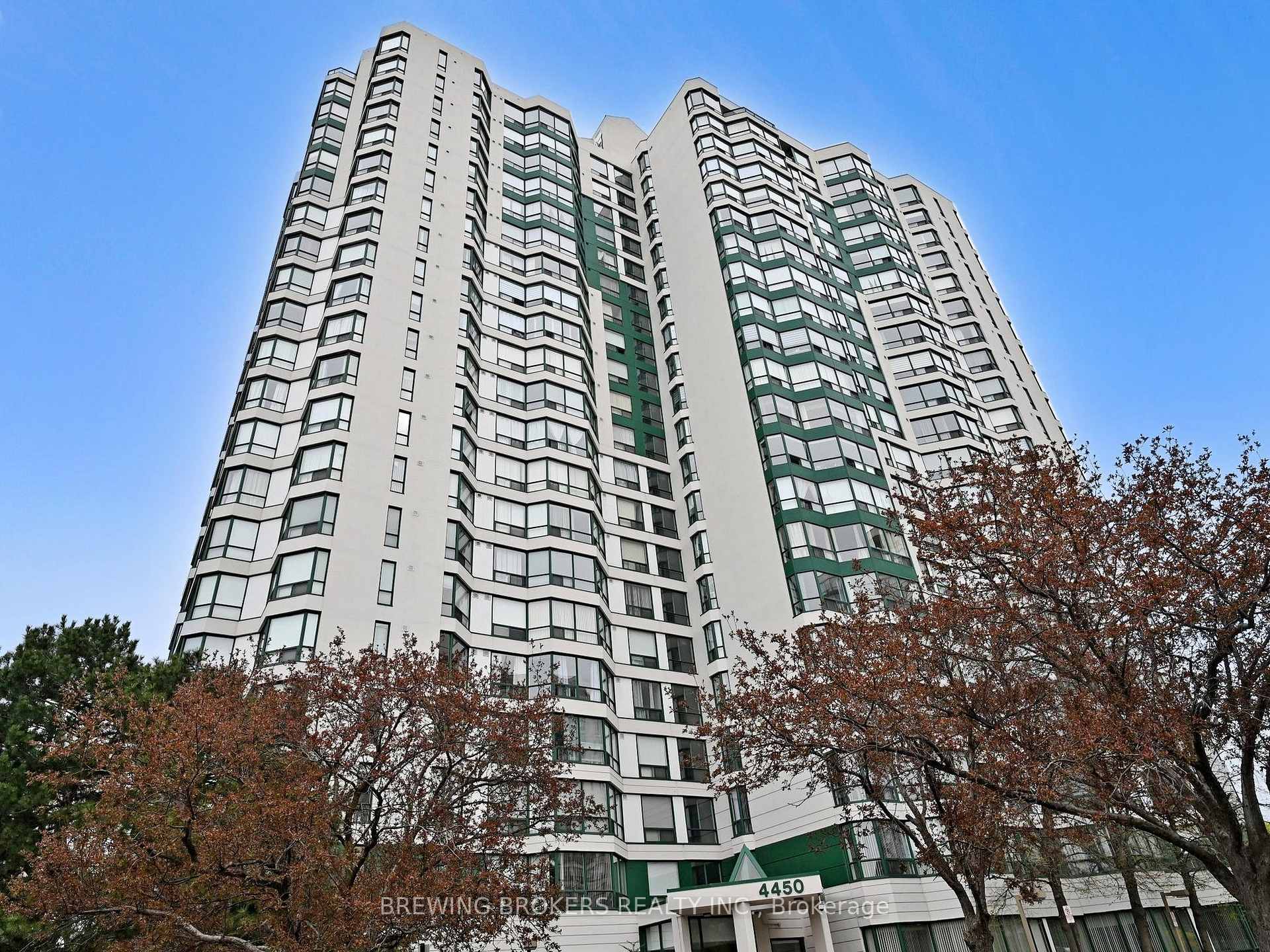 3 Bedrooms Condo at 4450 Tucana, Mississauga For sale