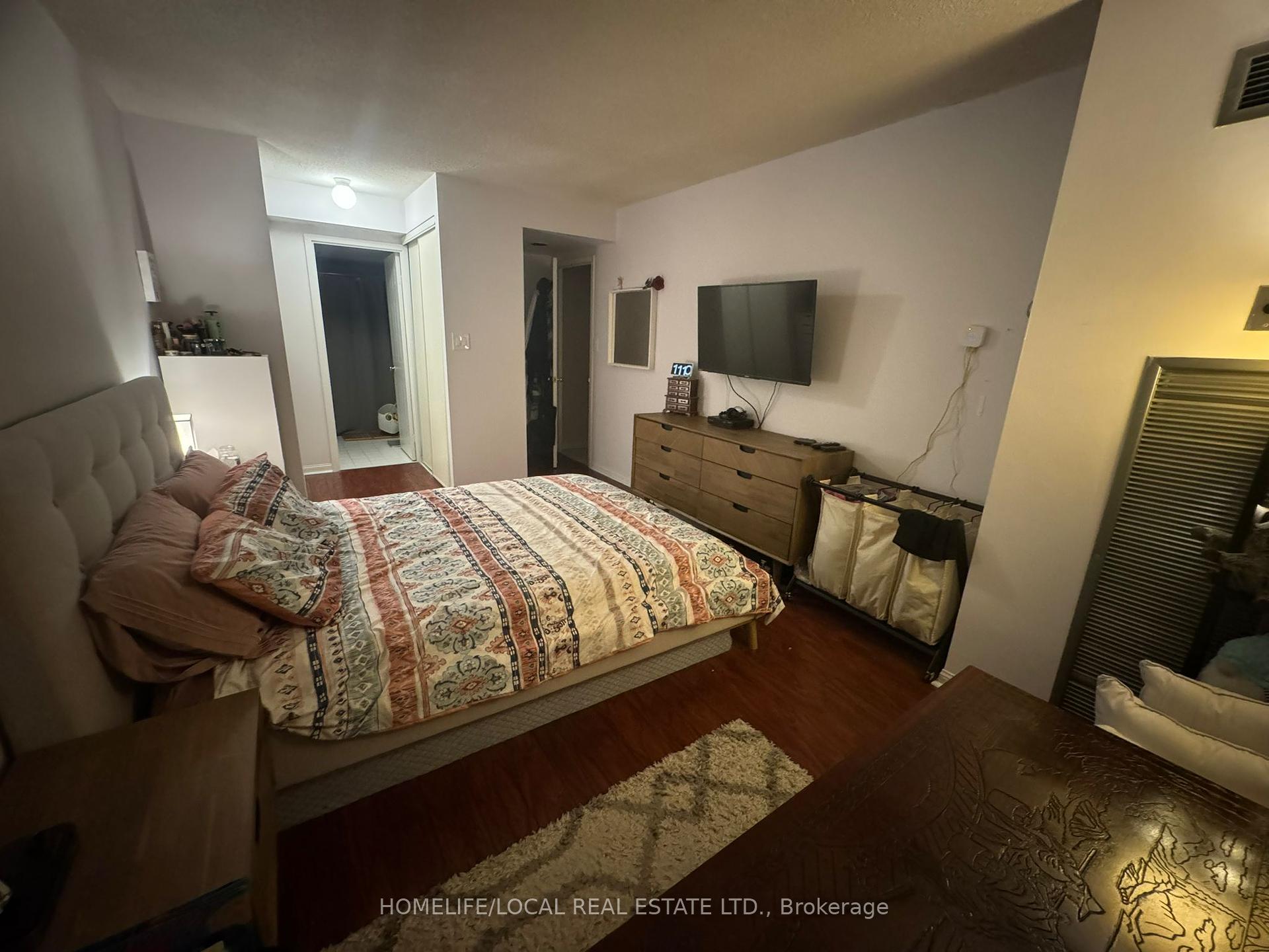 2 Bedrooms Condo at 3 Hickory Tree, Toronto For sale