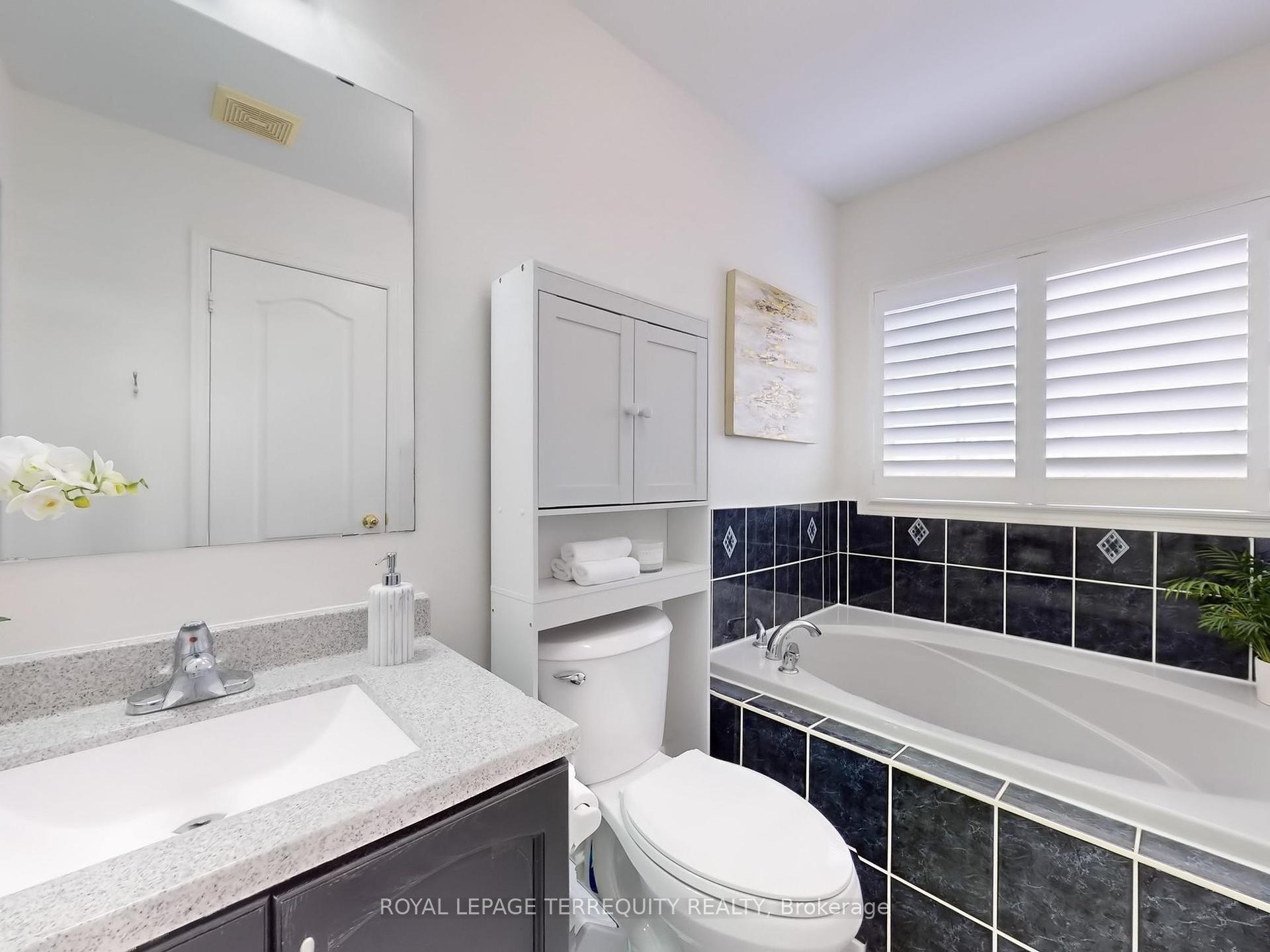 4 Bedrooms Condo at 6399 Spinnaker,  Mississauga For sale