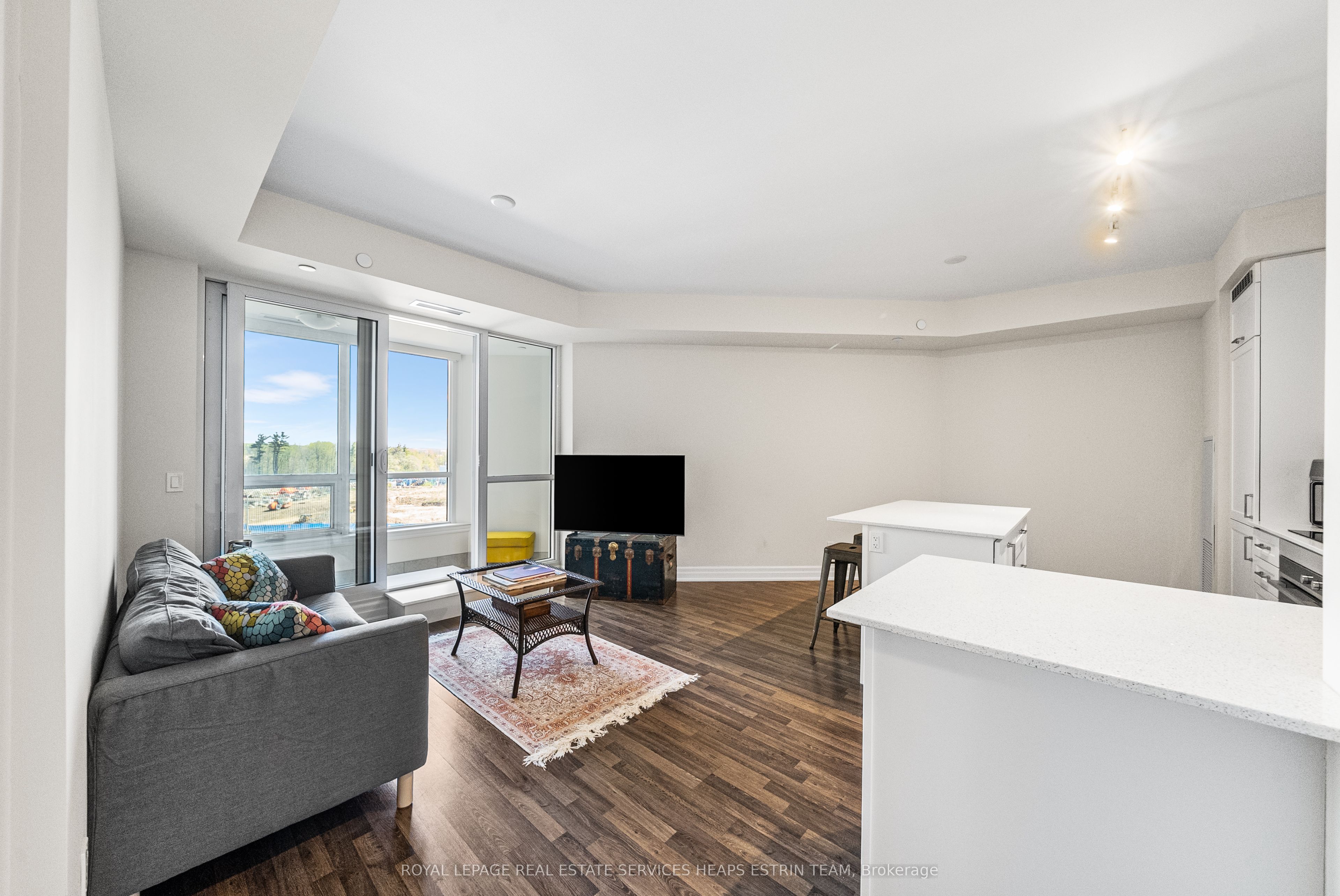 9075 Jane Street, #518