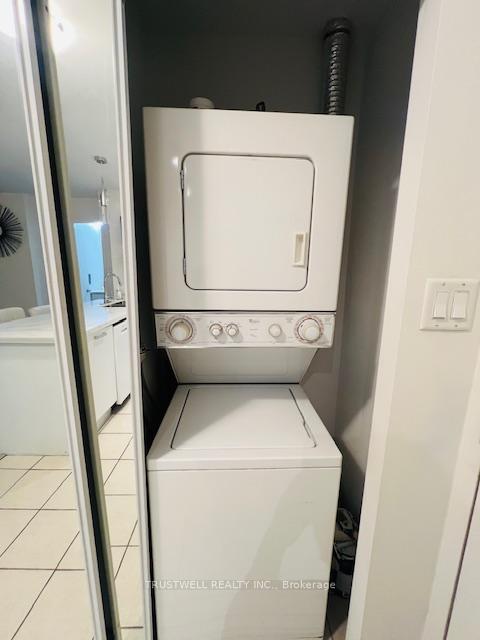 2 Bedrooms Condo at 38 Grenville, Toronto For sale