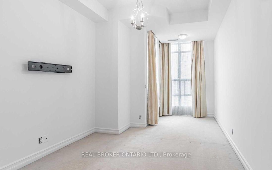 3 Bedrooms Condo at 33 Elm, Mississauga For sale