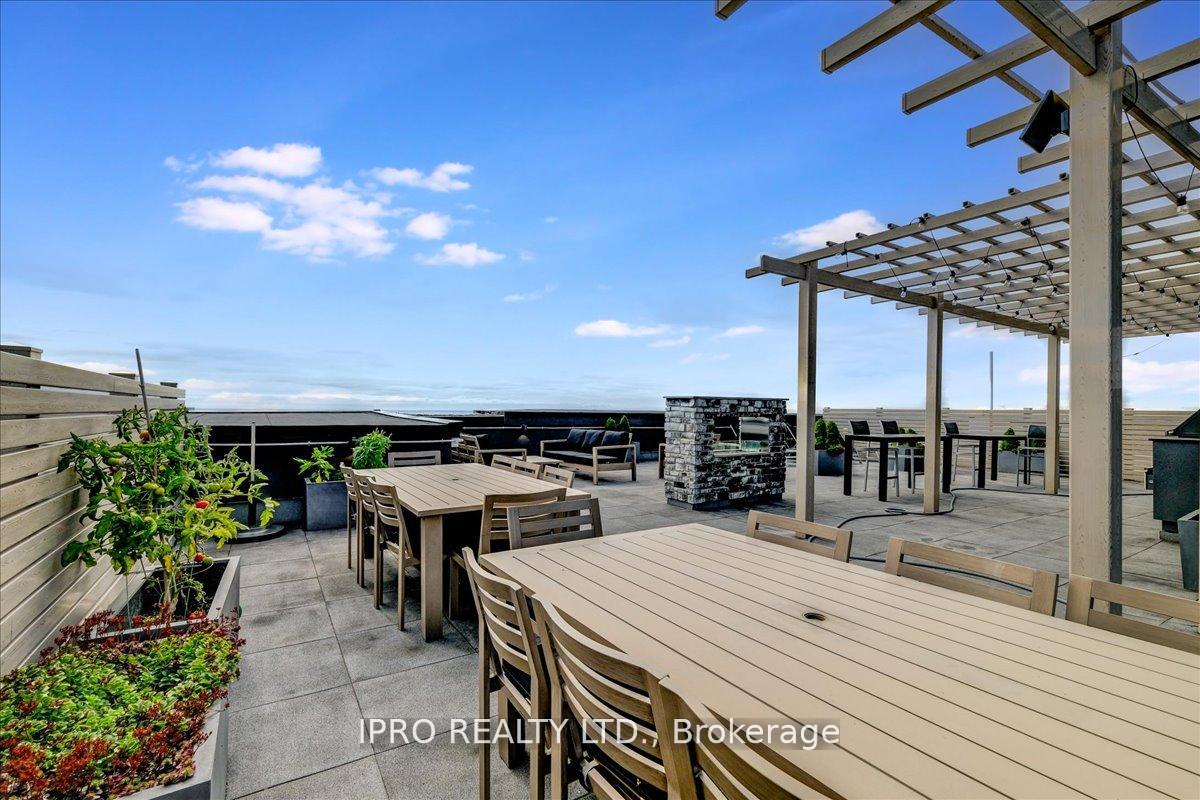 2 Bedrooms Condo at 3028 Creekshore, Oakville For sale