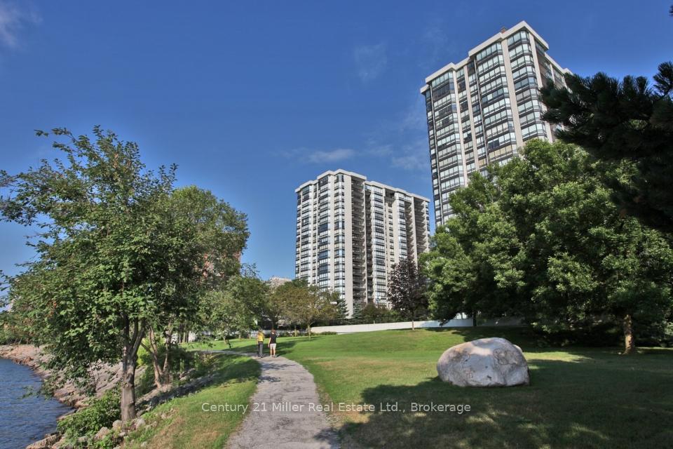 2 Bedrooms Condo at 2180 Marine, Oakville For sale