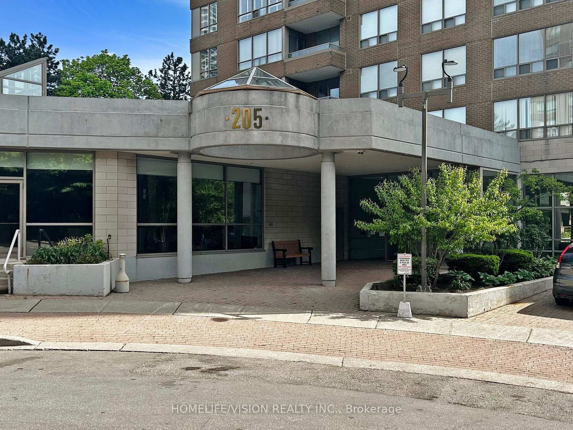 3 Bedrooms Condo at 205 Wynford, Toronto For sale