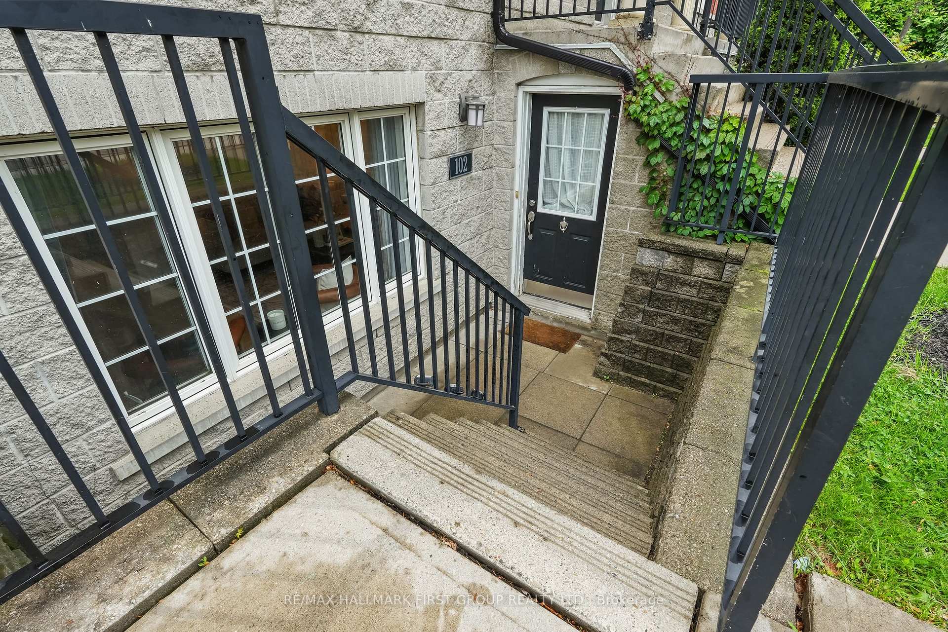 3 Bedrooms Condo at 262 St. Helen’s, Toronto For sale