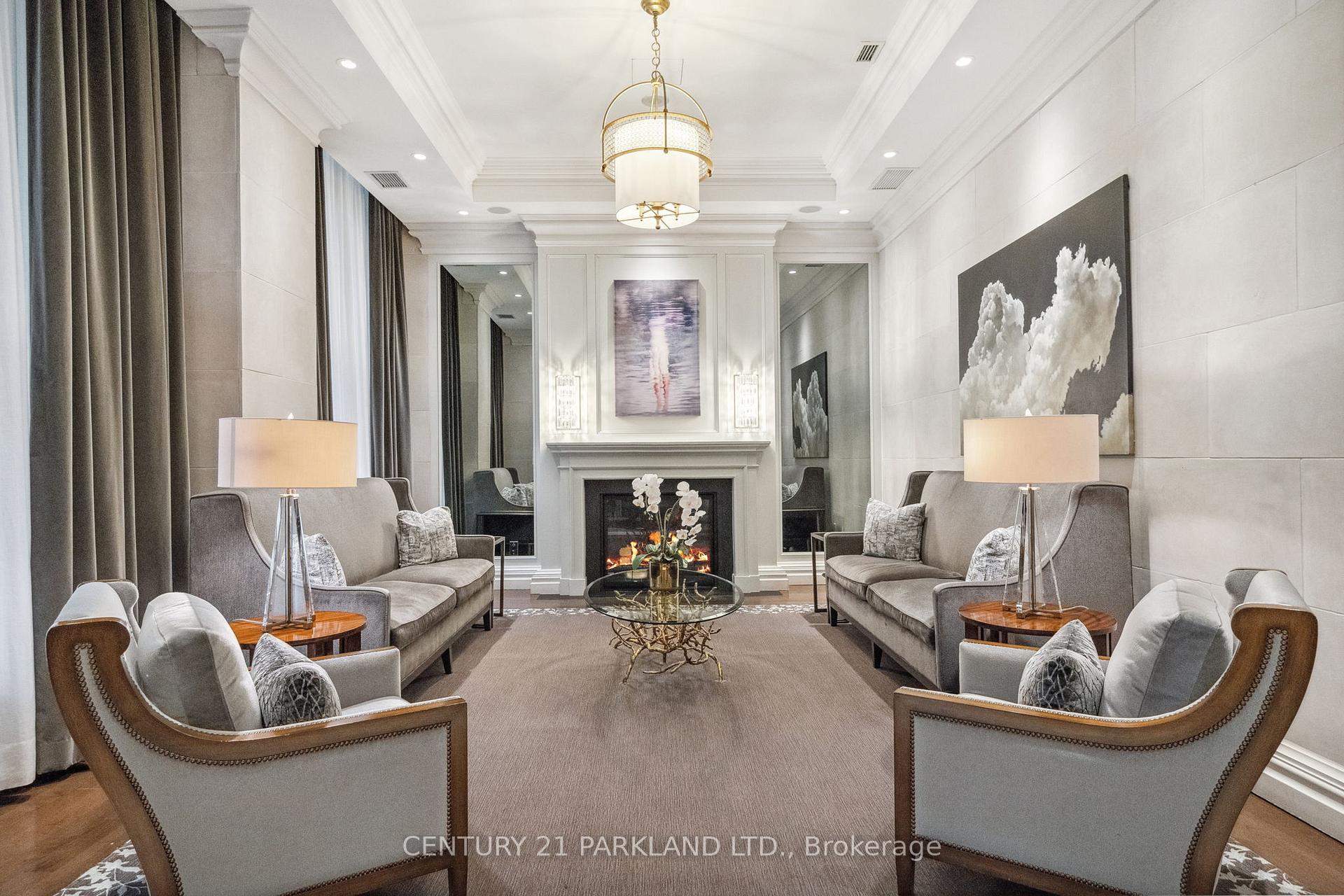2 Bedrooms Condo at 155 St Clair, Toronto For sale
