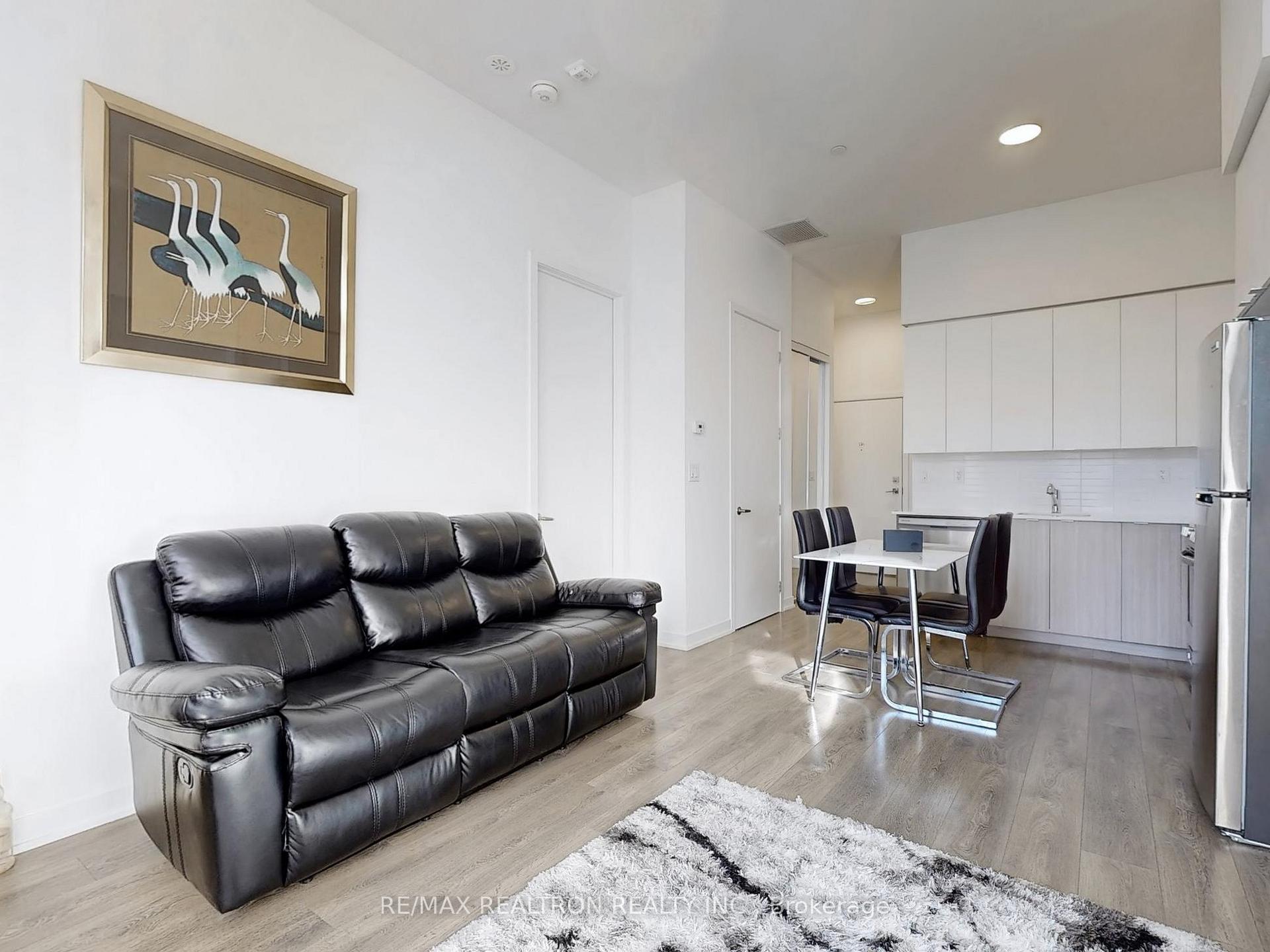 2 Bedrooms Condo at 160 Canon Jackson, Toronto For sale