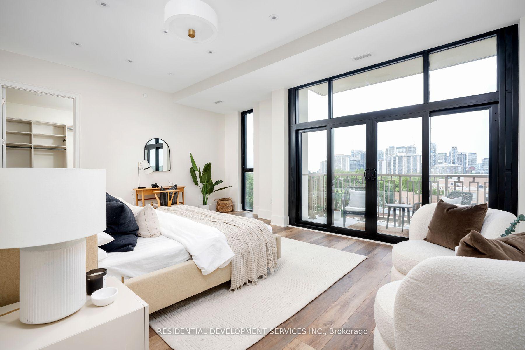 3 Bedrooms Condo at 1 Strathgowan,  Toronto For sale
