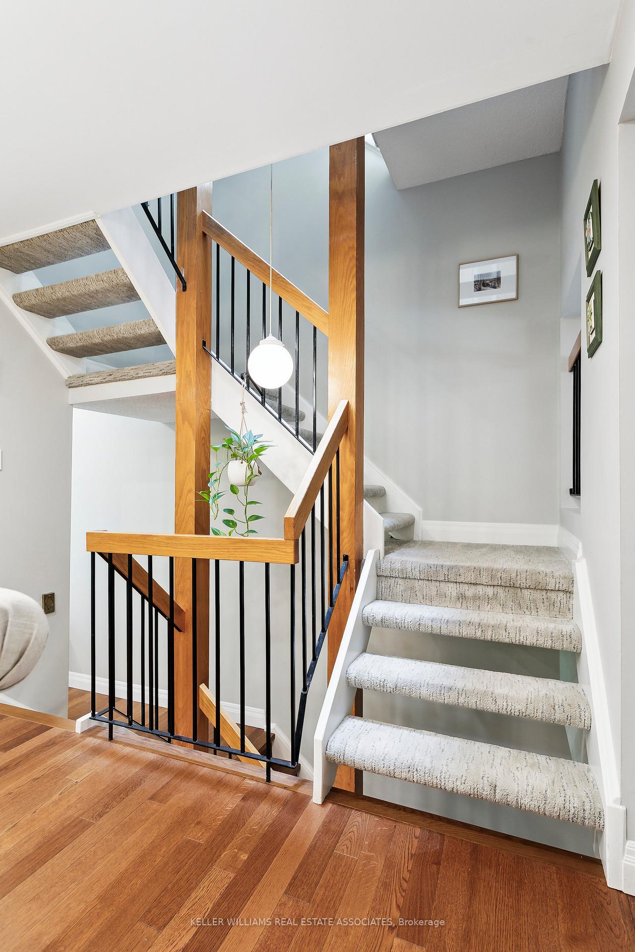 3 Bedrooms Condo at 1250 Marlborough, Oakville For sale