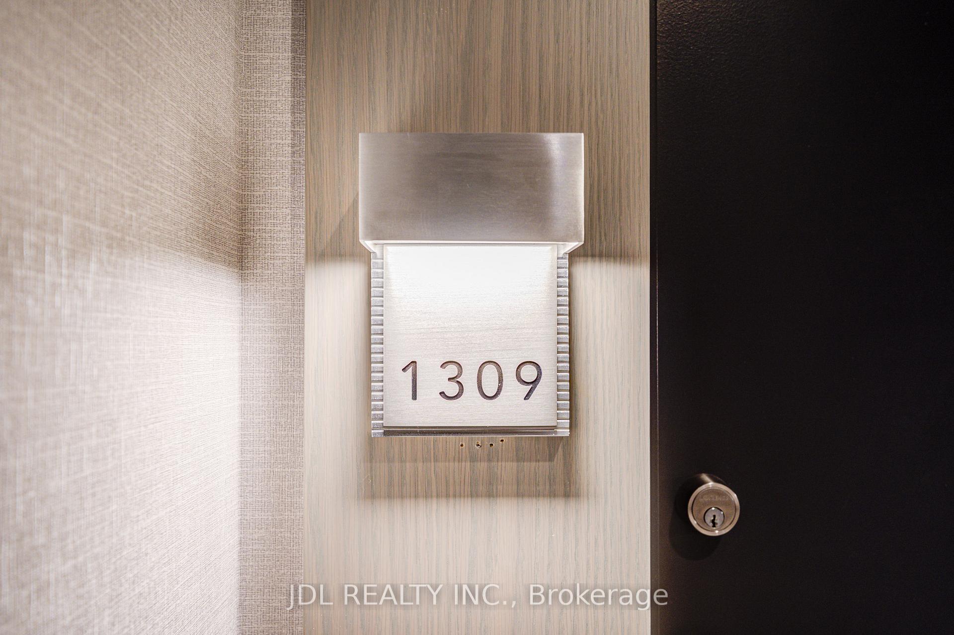 2 Bedrooms Condo at 8 Olympic Garden, Toronto For sale