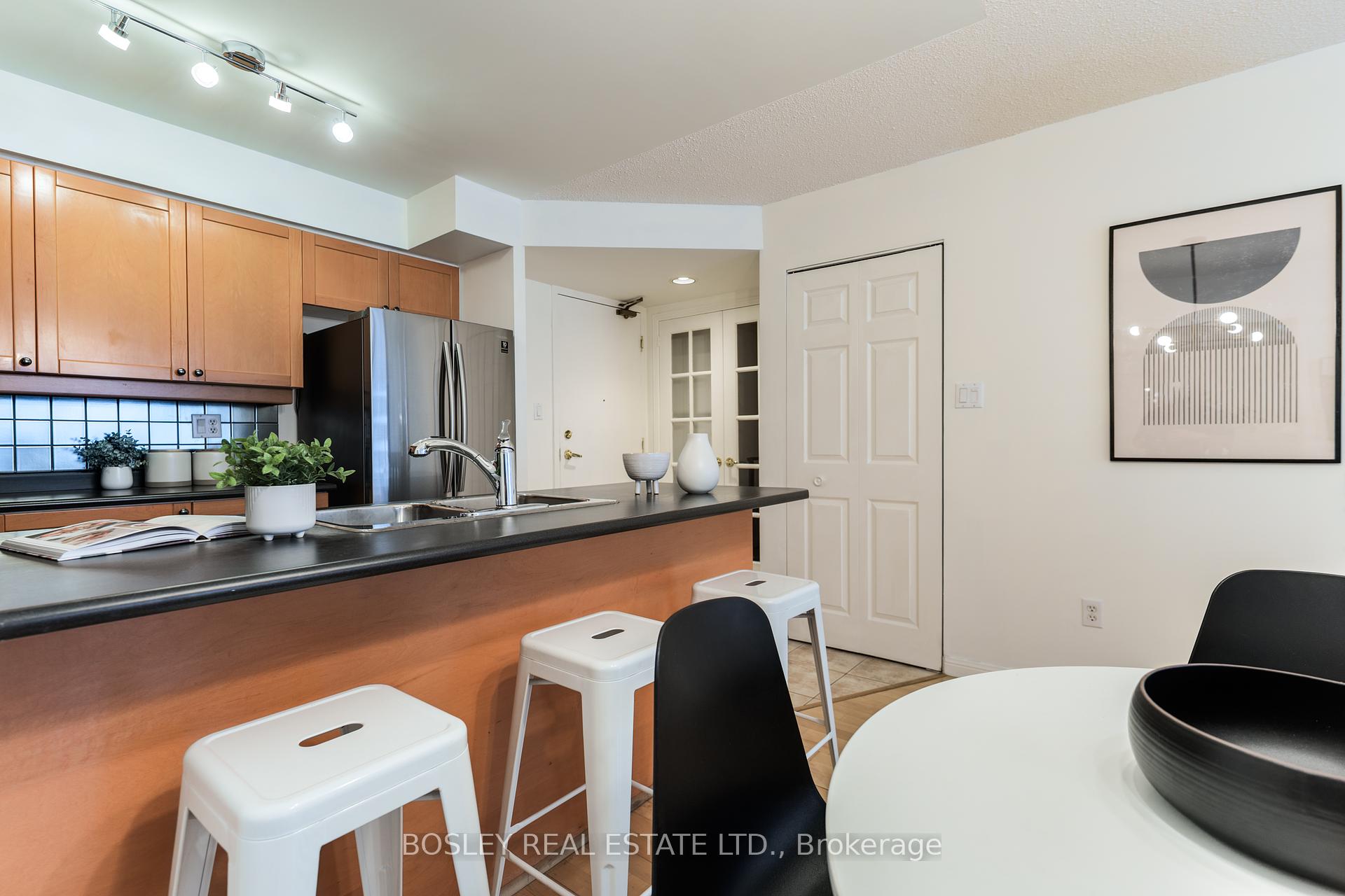 2 Bedrooms Condo at 188 Redpath, Toronto For sale