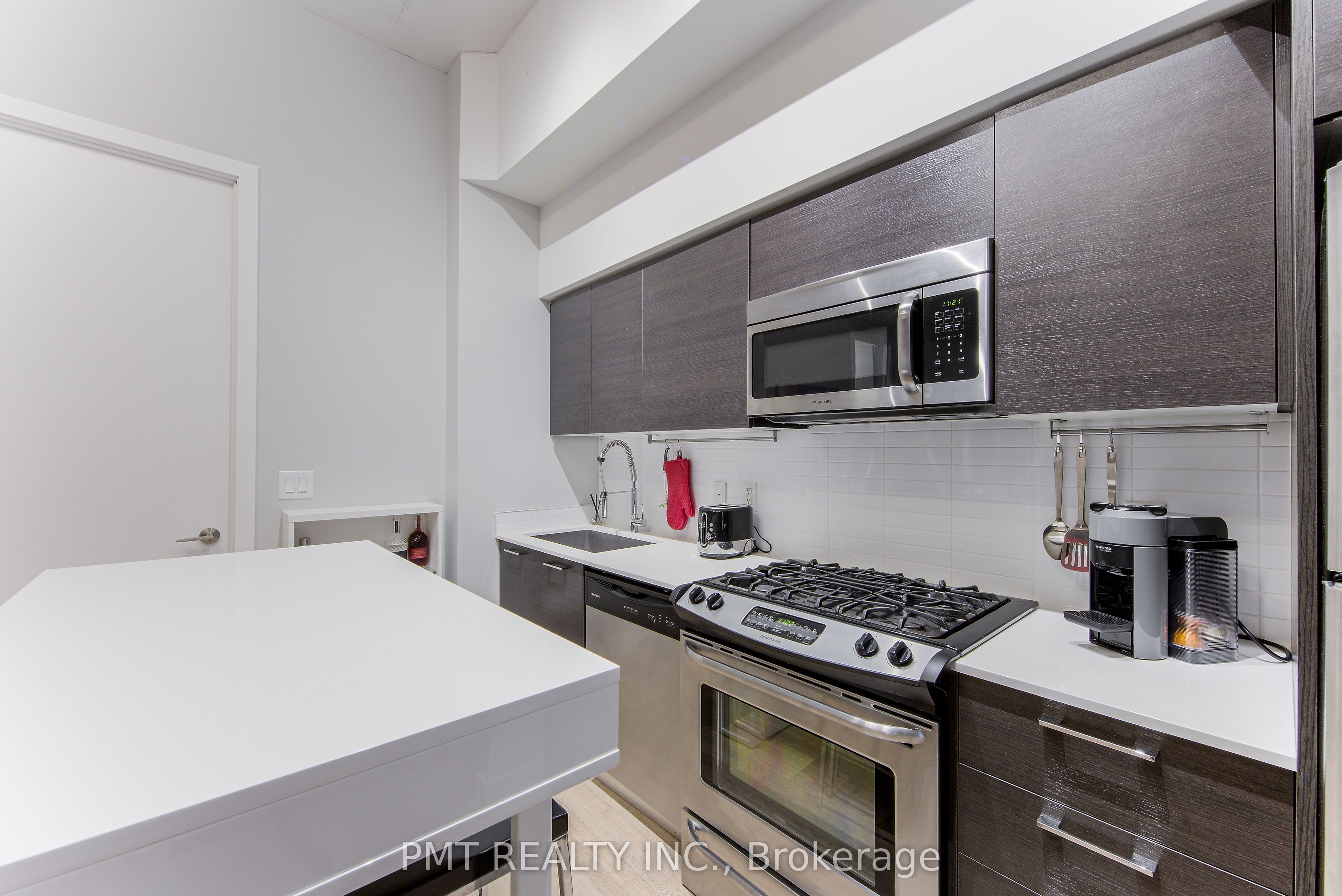 399 Adelaide Street W, #105